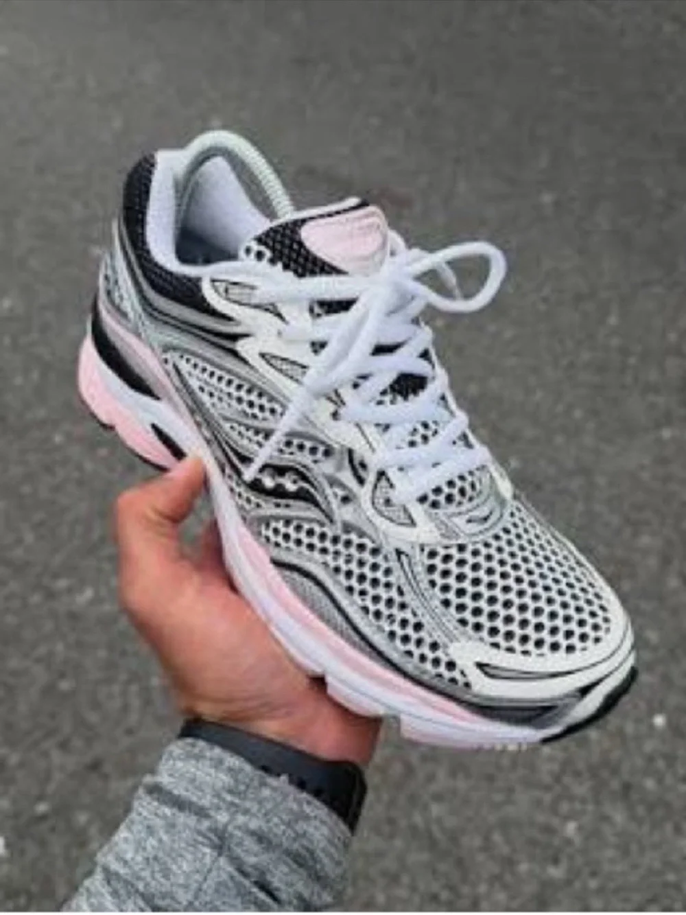 Saucony Men's Silver/Pink Retro ProGrid Omni 9 Lifestyle Sneaker—11